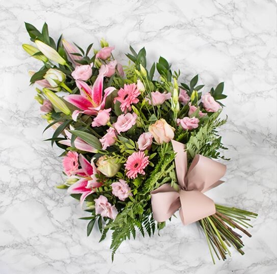 Gerbes et raquettes de fleurs de deuil à Paris
